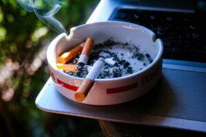 喫煙男性向けのがん保険で通院保障付きの評判はどうなっている？